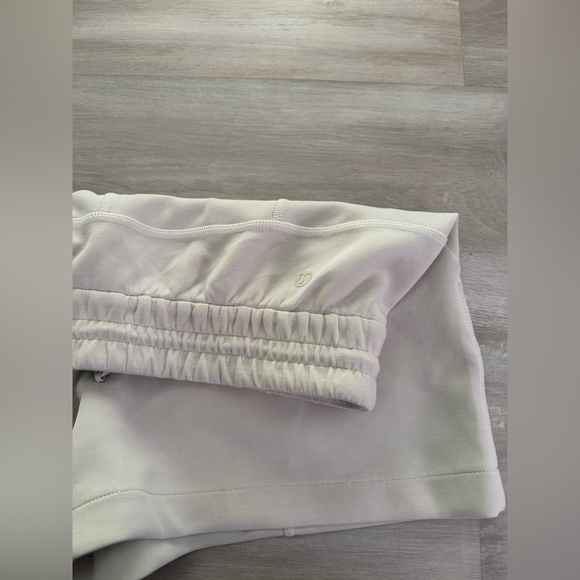 LULULEMON SOFTSTREME SHORTS - Picture 3 of 3